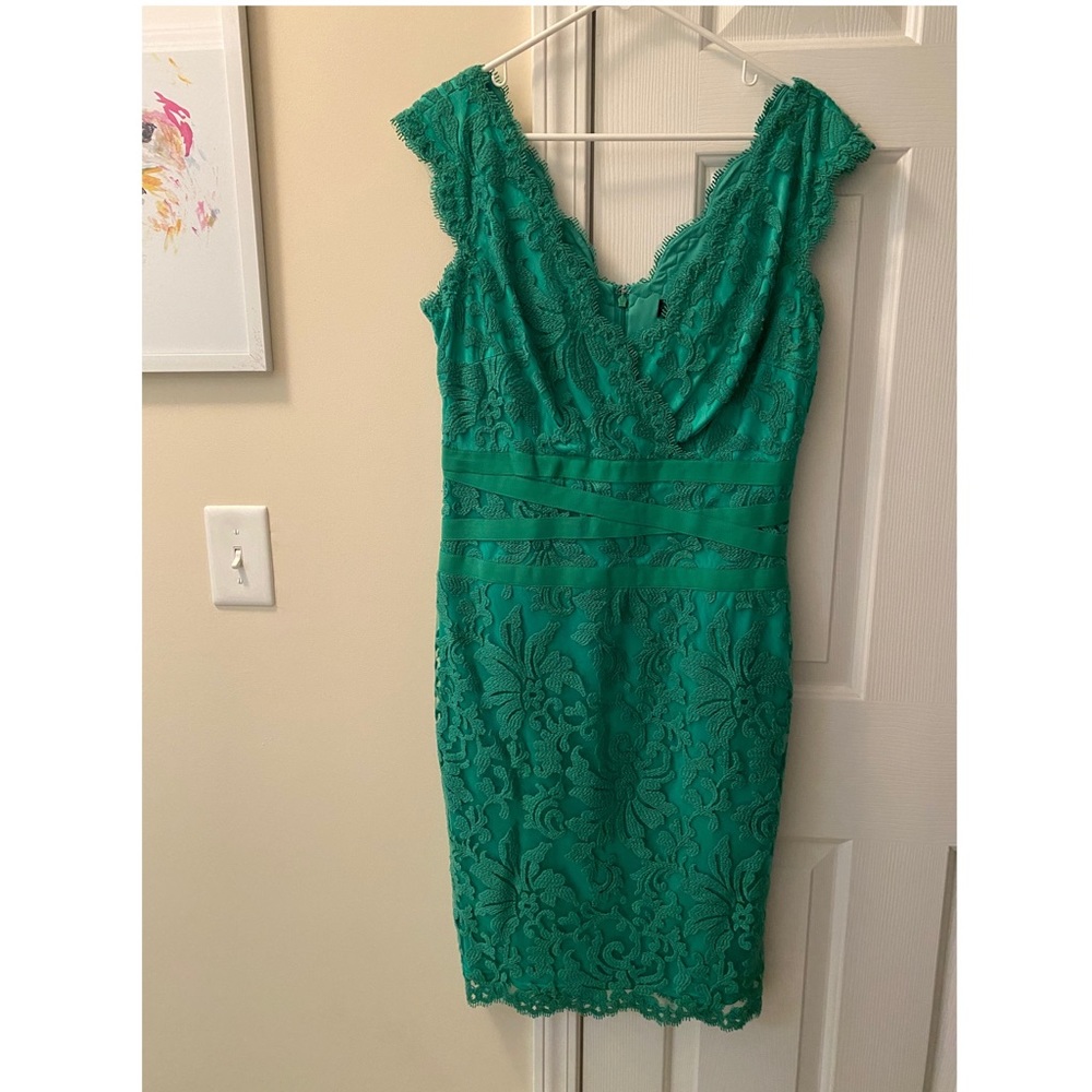 Tadashi Shoju 12 cocktail dress green lace fitted